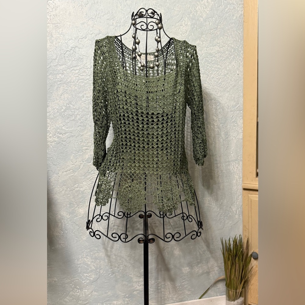 BETTE PAIGE Elegant Olive Crochet Knit Top - Picture 12 of 12